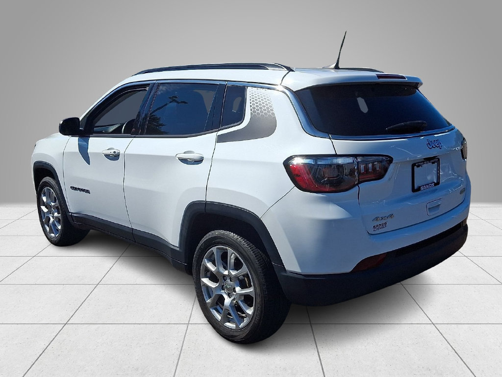 Used 2022 Jeep Compass Latitude w/ Sun and Sound Group AWD/4WD image 7