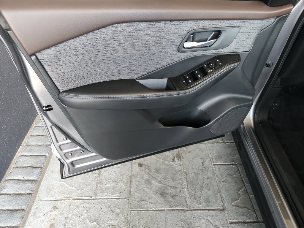 Used 2021 Nissan Rogue SV FWD image 29