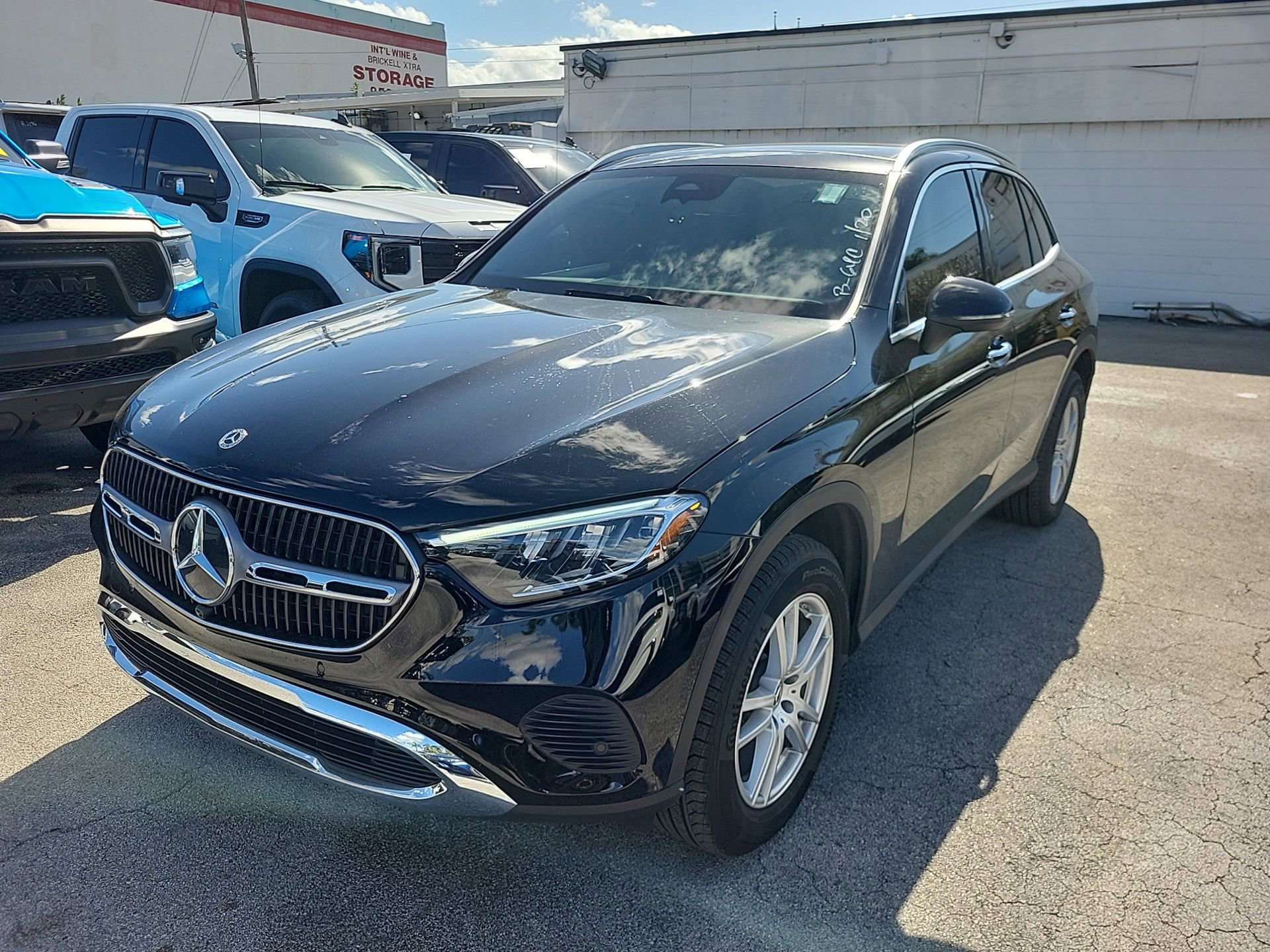 Used 2025 Mercedes-Benz GLC 300 image 2