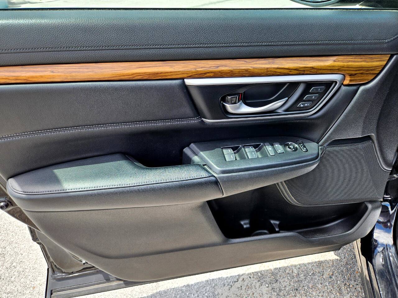 Used 2017 Honda CR-V EX-L image 11