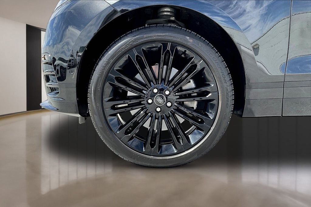 Certified 2026 Land Rover Range Rover Velar Dynamic SE AWD/4WD image 32