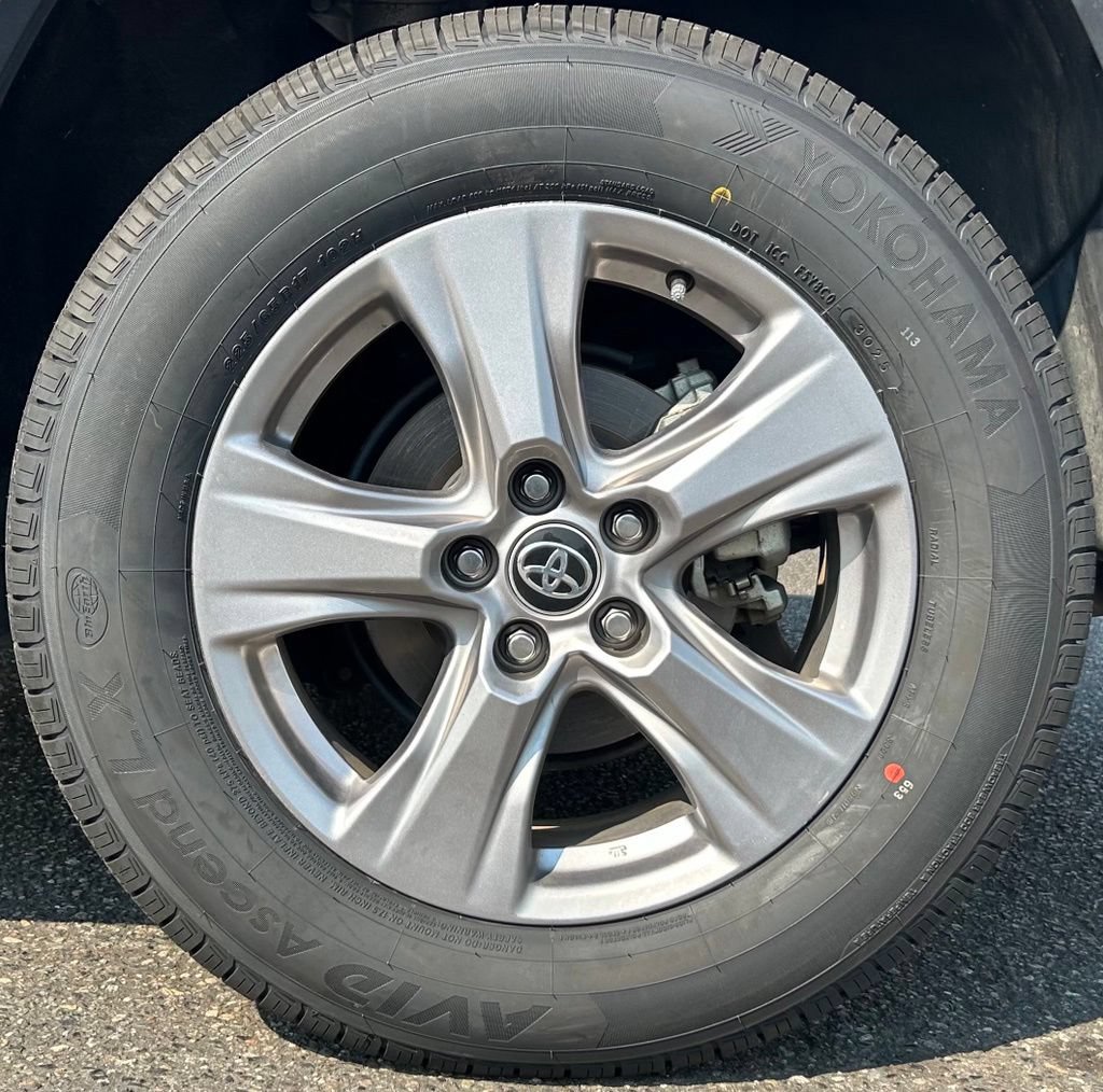 Certified 2025 Toyota RAV4 XLE AWD/4WD image 27