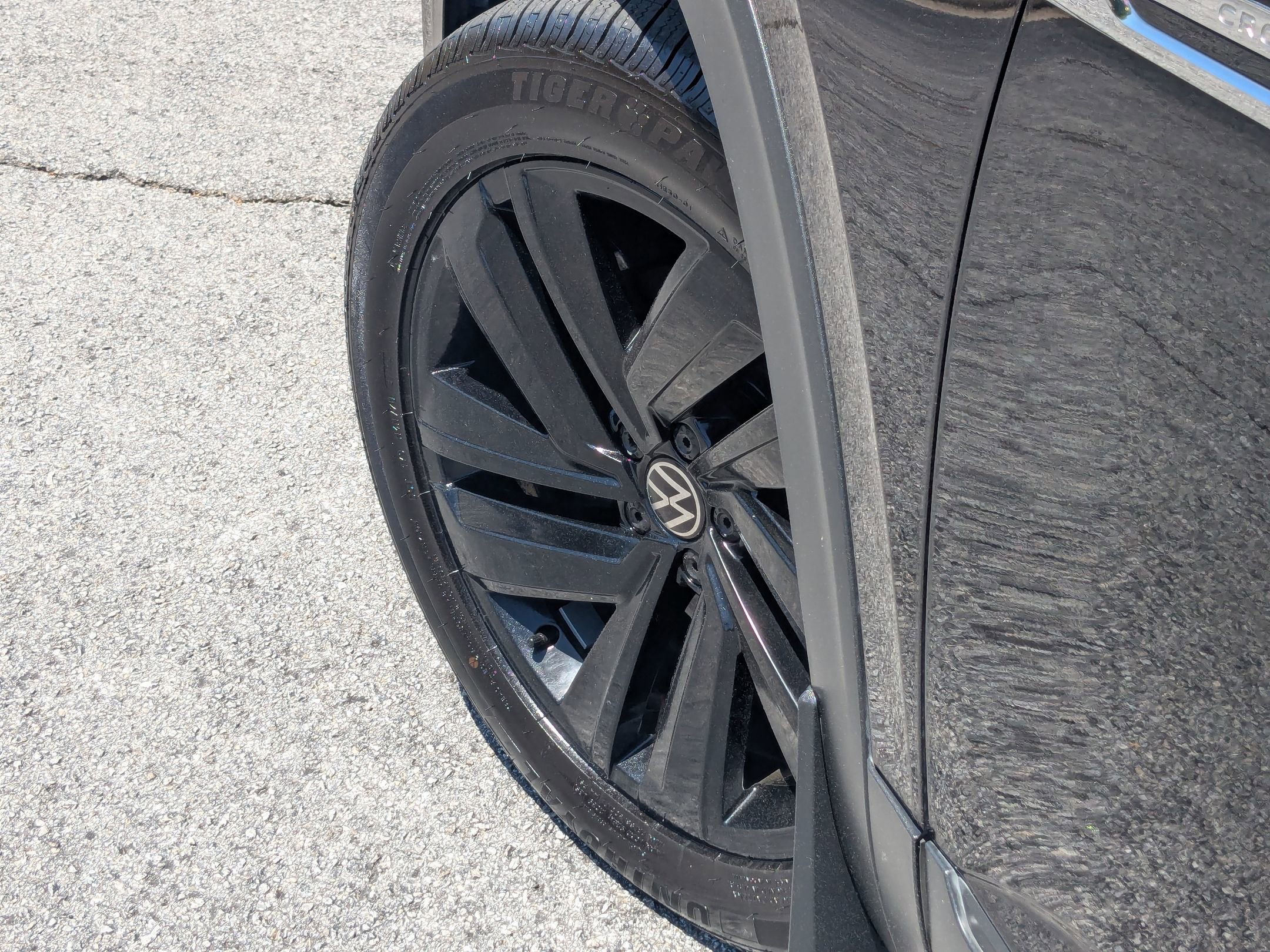 Used 2020 Volkswagen Atlas Cross Sport SE w/ Towing Package image 9