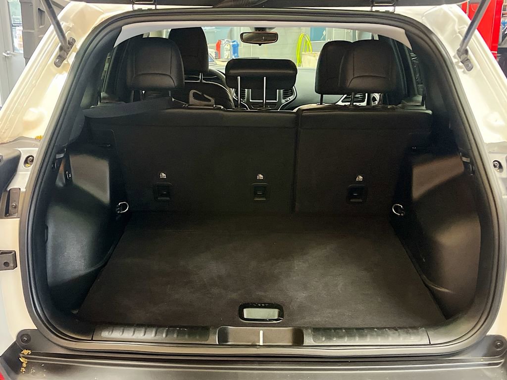 Used 2022 Jeep Cherokee Latitude AWD/4WD image 25
