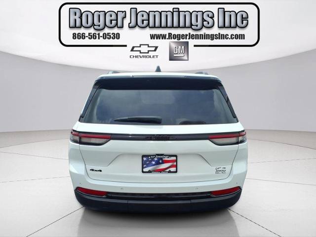 Used 2023 Jeep Grand Cherokee Altitude AWD/4WD image 23