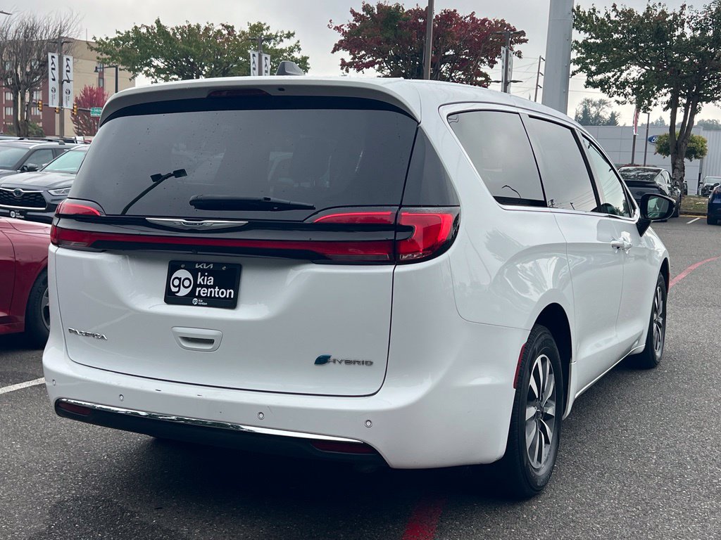 Used 2024 Chrysler Pacifica Limited FWD image 5