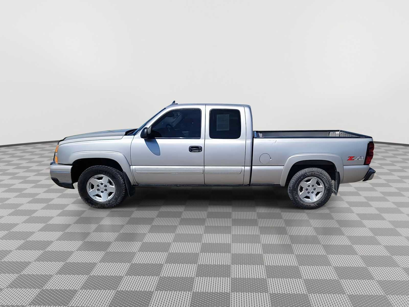 Used 2006 Chevrolet Silverado 1500 LT w/ Onstar Plus Package AWD/4WD image 5