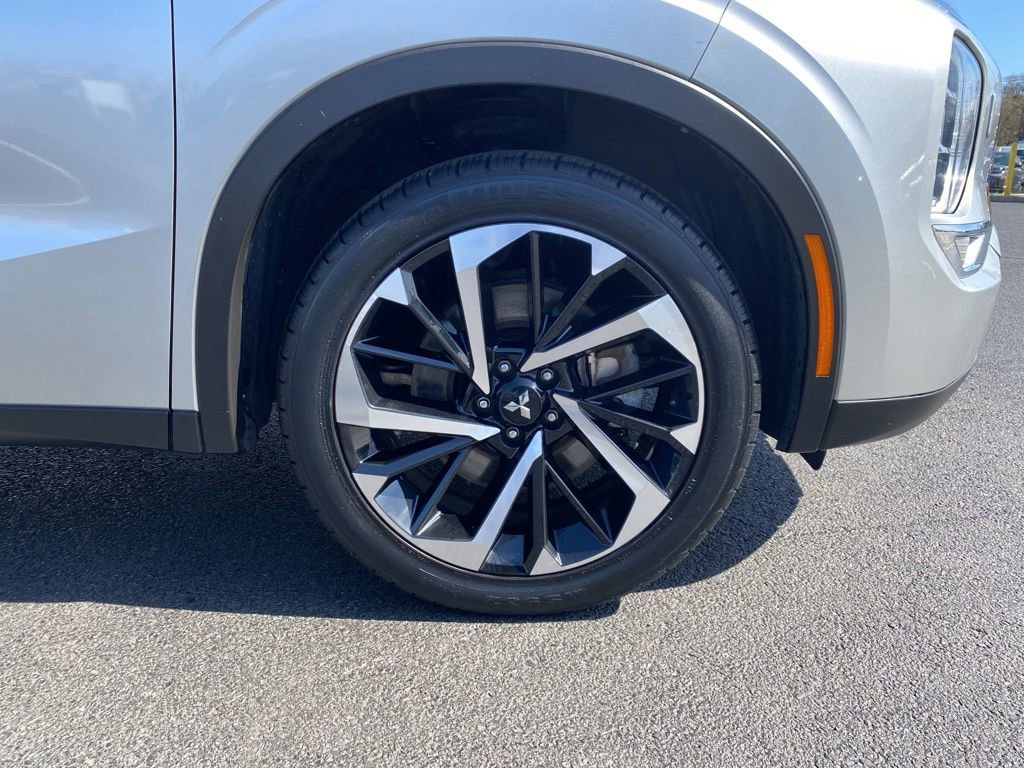 Used 2022 Mitsubishi Outlander SE image 9