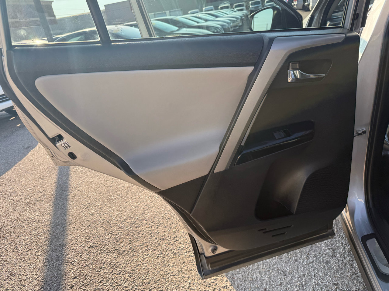 Used 2017 Toyota RAV4 Limited w/ Advanced Technology Package image 17