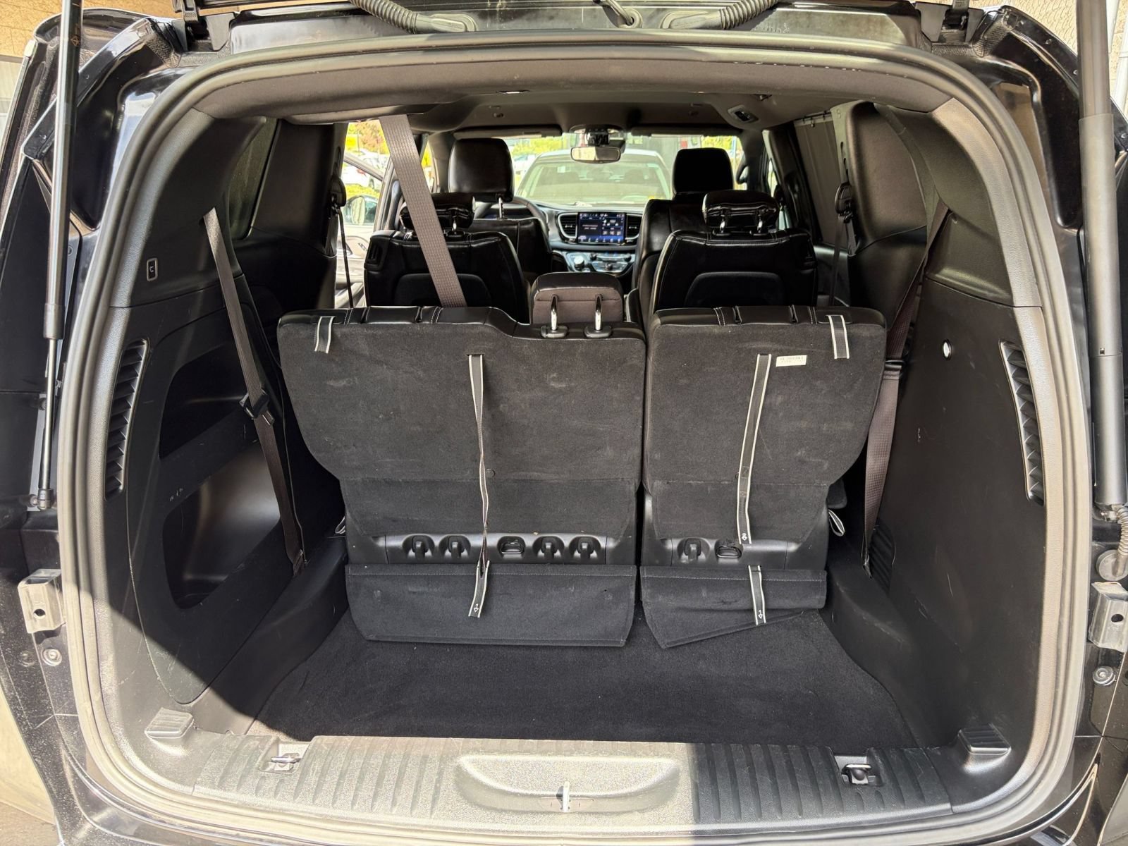 Used 2025 Chrysler Pacifica Select FWD image 29