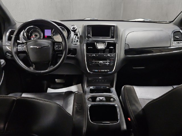 Used 2015 Chrysler Town & Country S FWD image 2