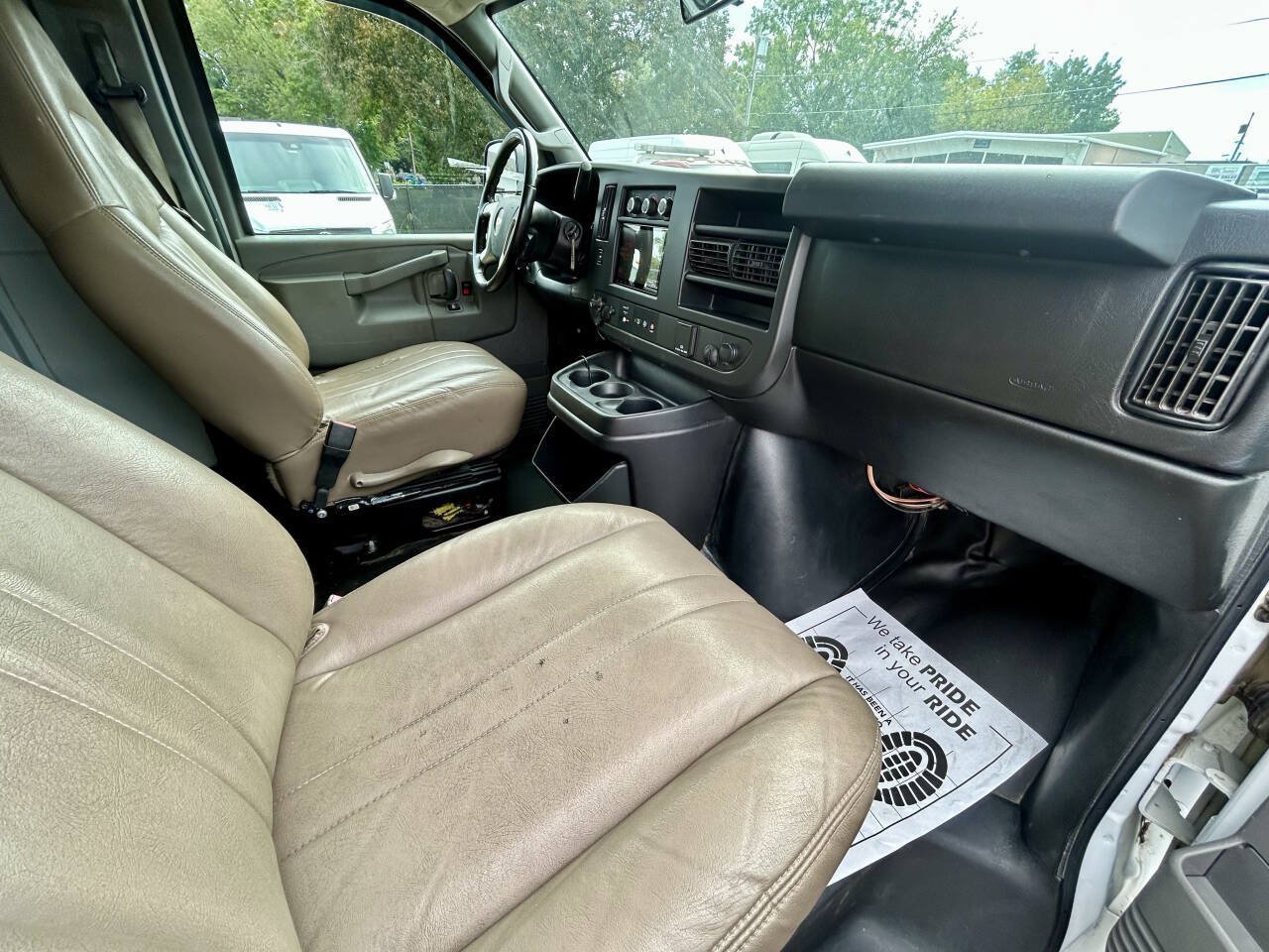Used 2018 Chevrolet Express 2500 w/ Driver Convenience Package RWD image 11