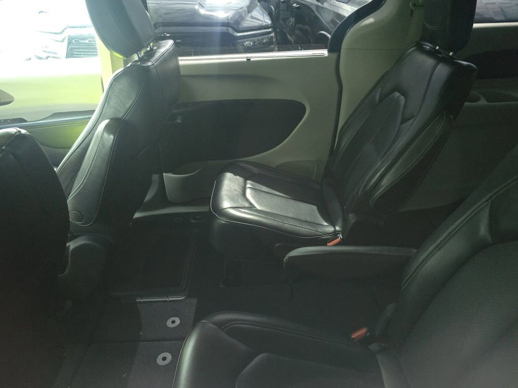 Used 2021 Chrysler Voyager Lxi image 11