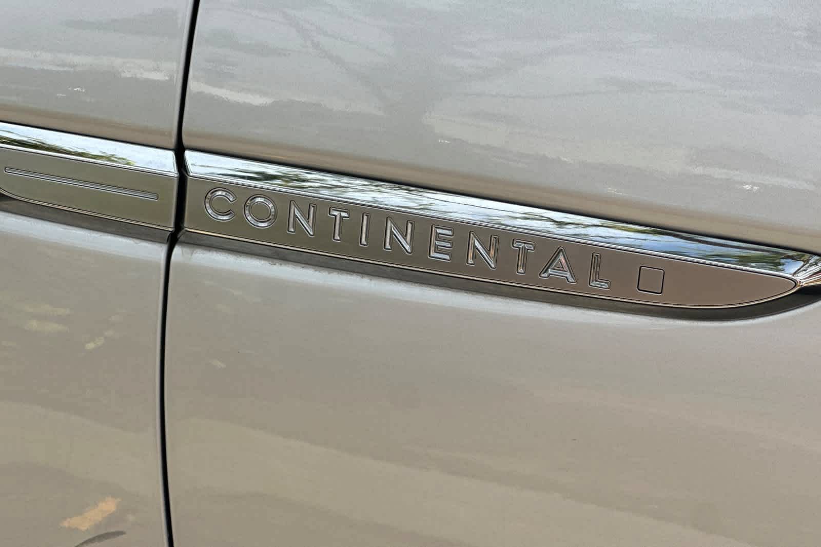 Used 2017 Lincoln Continental Select FWD image 28