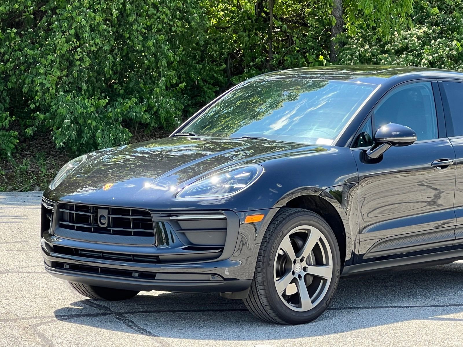 Certified 2025 Porsche Macan AWD/4WD image 11