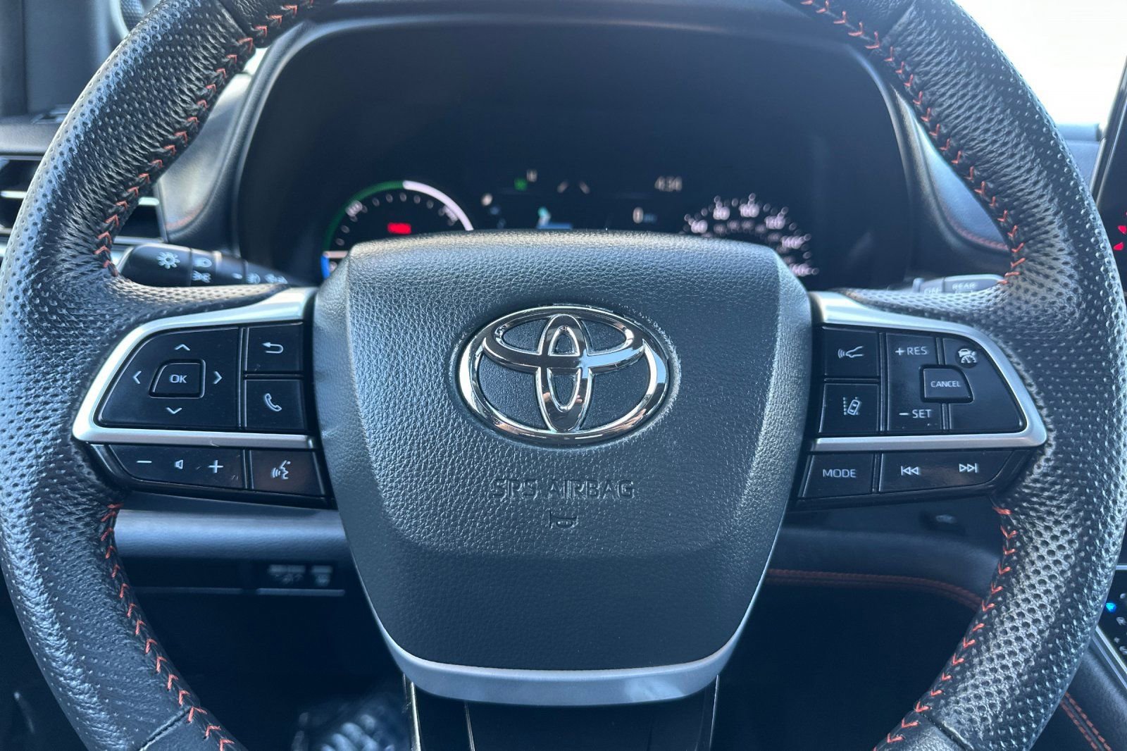 Used 2024 Toyota Sienna XSE w/ XSE Premium Package image 25