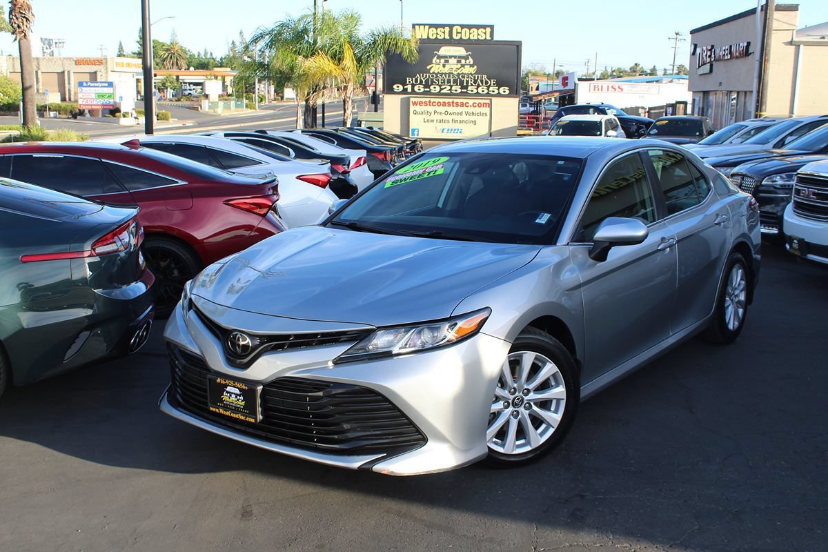 Used 2019 Toyota Camry LE w/ Carpet Mat Package FWD image 36