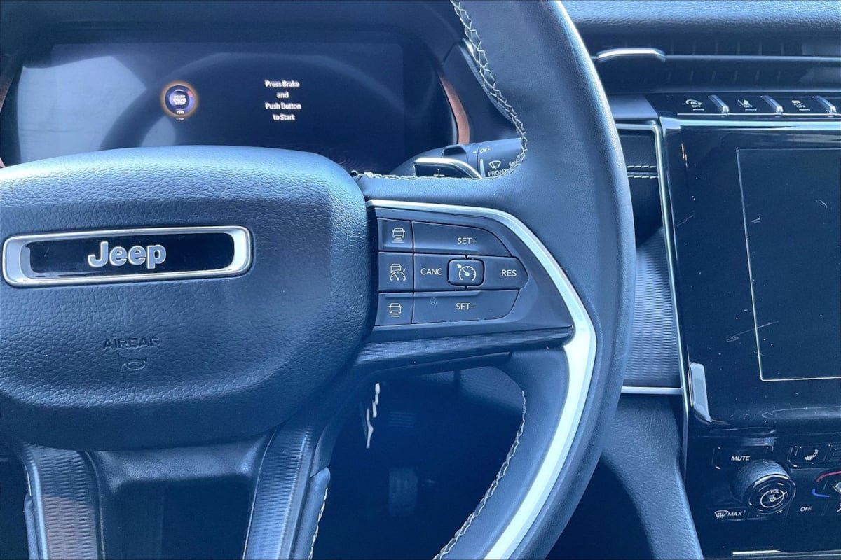 Used 2023 Jeep Grand Cherokee L Laredo w/ Luxury Tech Group I RWD image 19