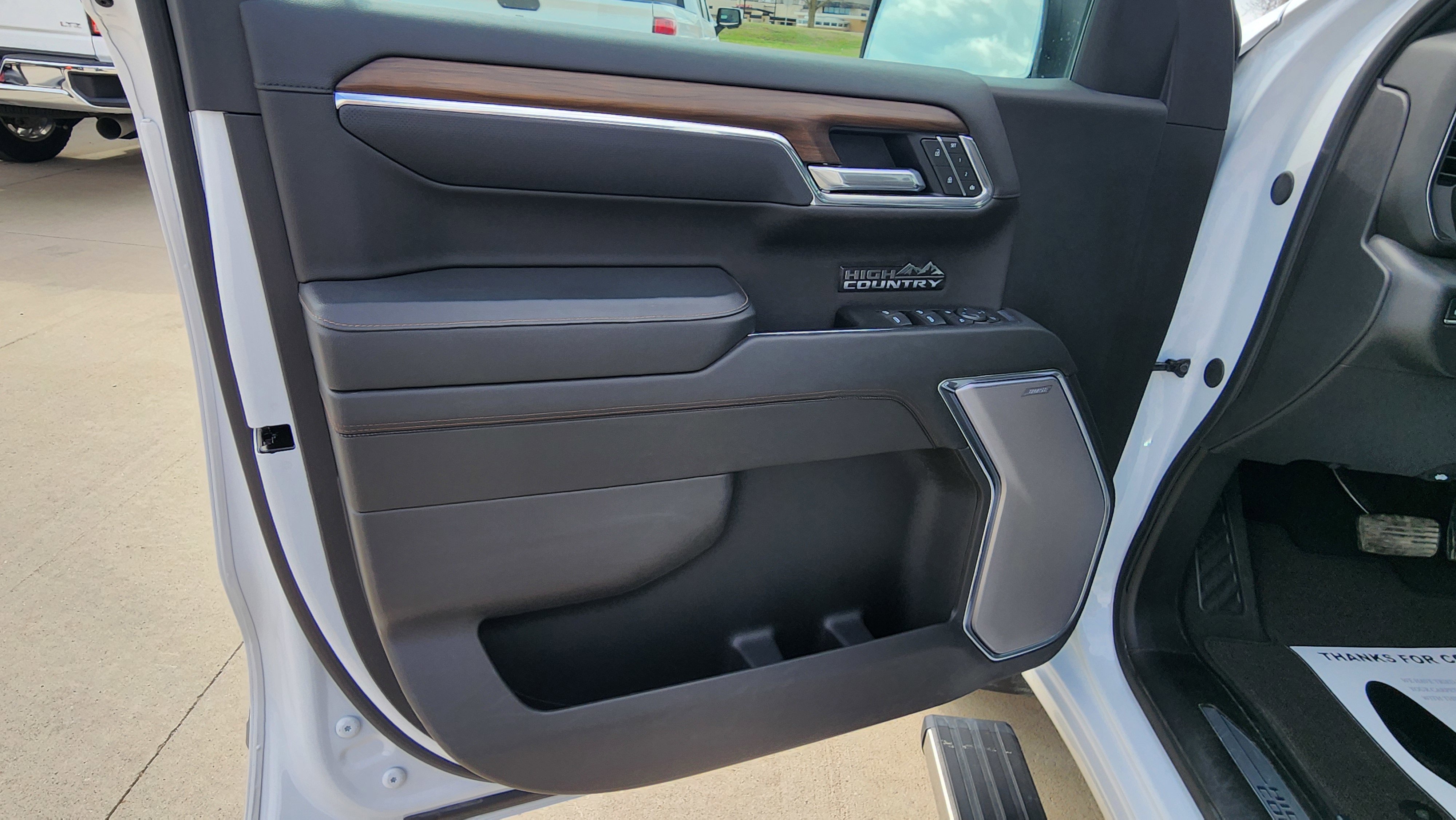 Used 2025 Chevrolet Silverado 1500 High Country w/ Technology Package image 10