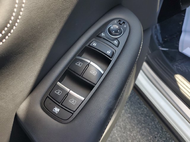 Used 2025 INFINITI QX55 Essential AWD/4WD image 23