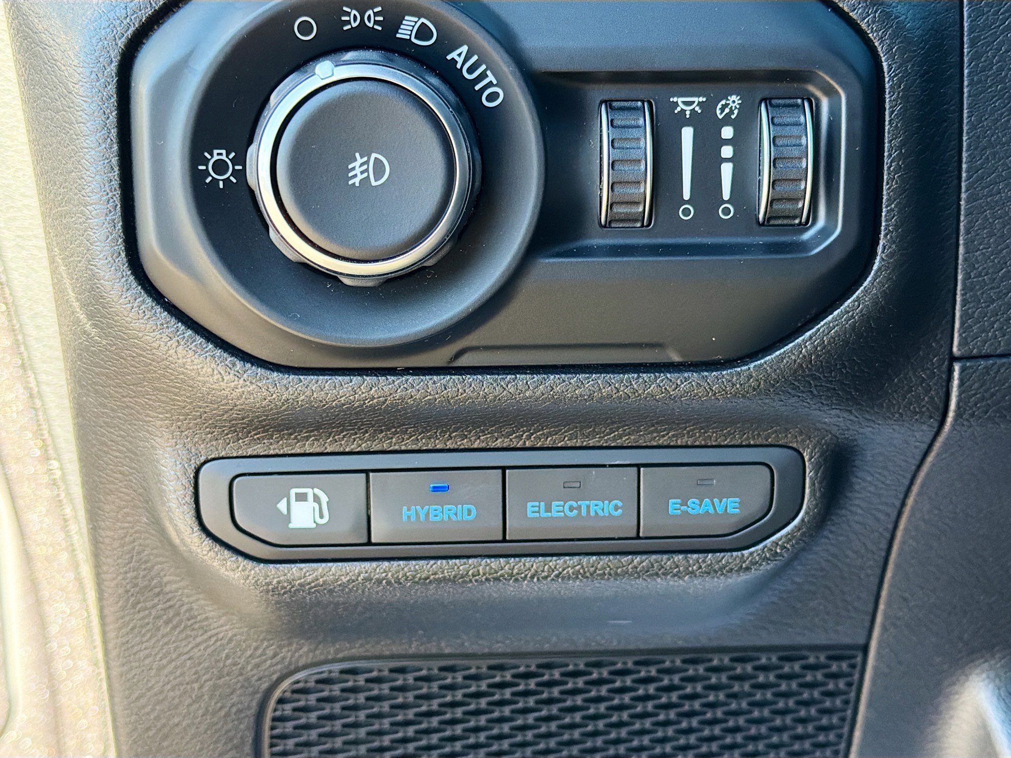 Used 2021 Jeep Wrangler Unlimited Sahara w/ Cold Weather Group image 33