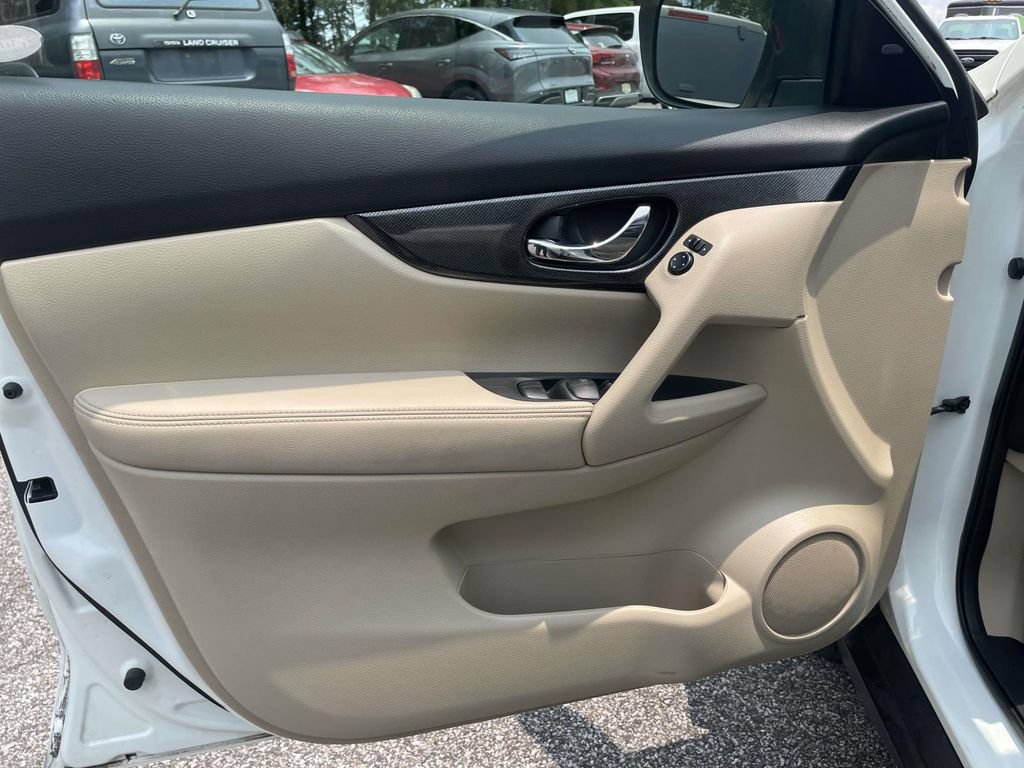 Used 2016 Nissan Rogue SL w/ SL Premium Package FWD image 15