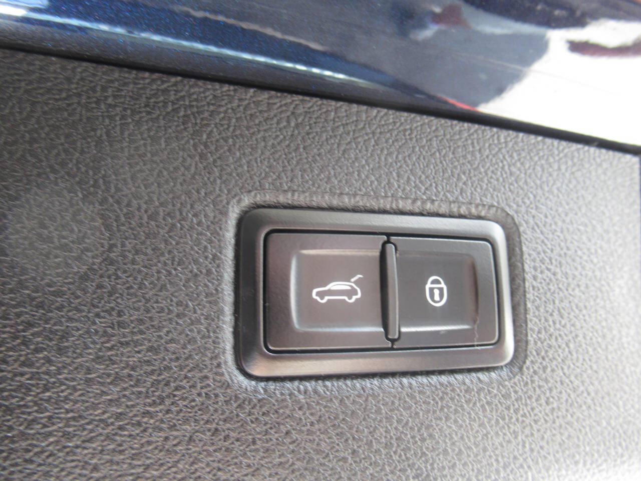 Used 2018 Bentley Bentayga AWD/4WD image 21