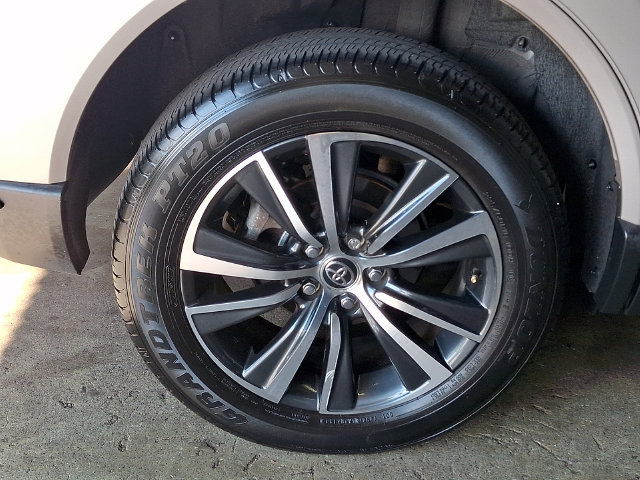 Certified 2024 Toyota Venza LE AWD/4WD image 5