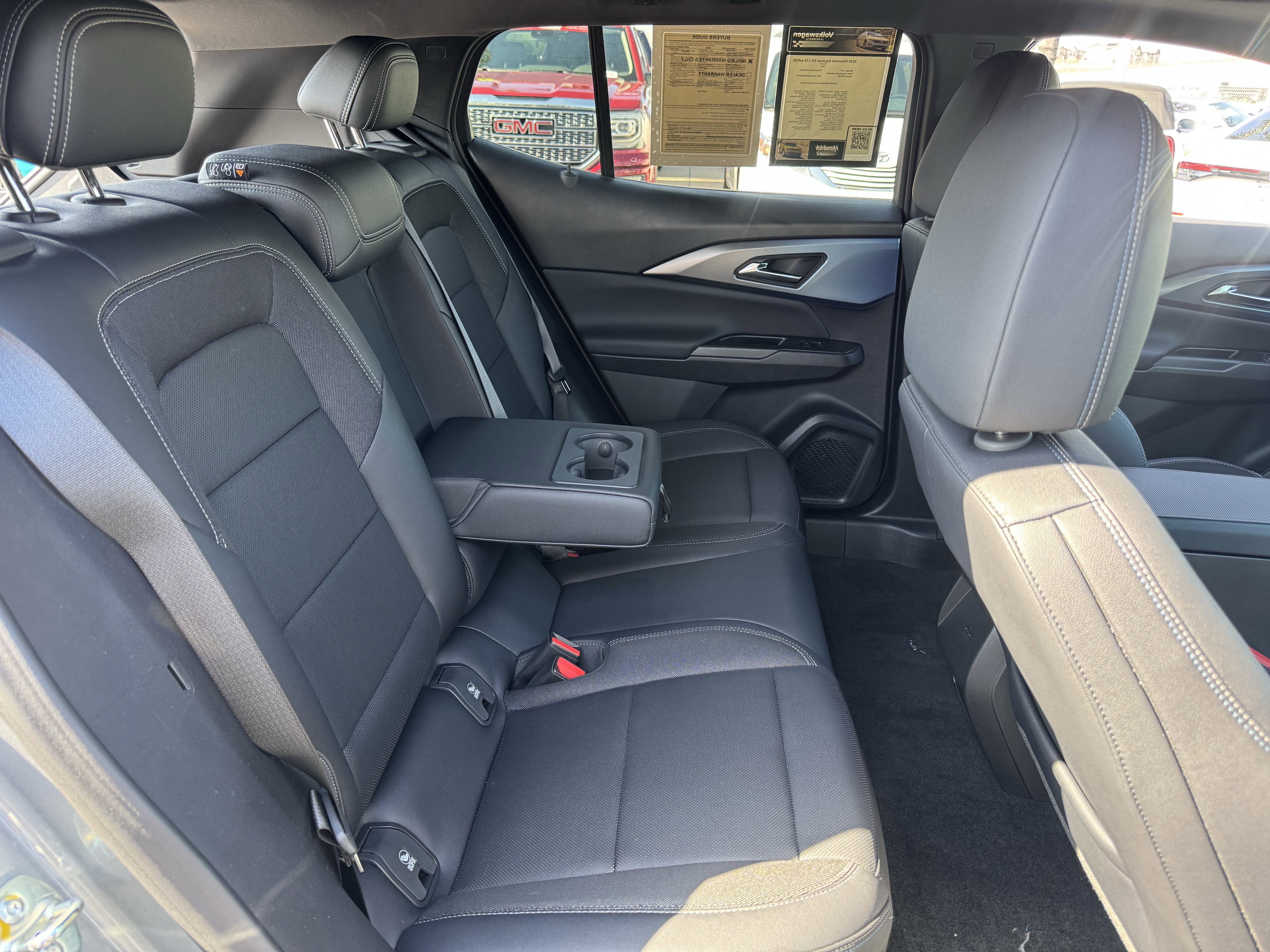 Used 2025 Chevrolet Equinox EV LT FWD image 33
