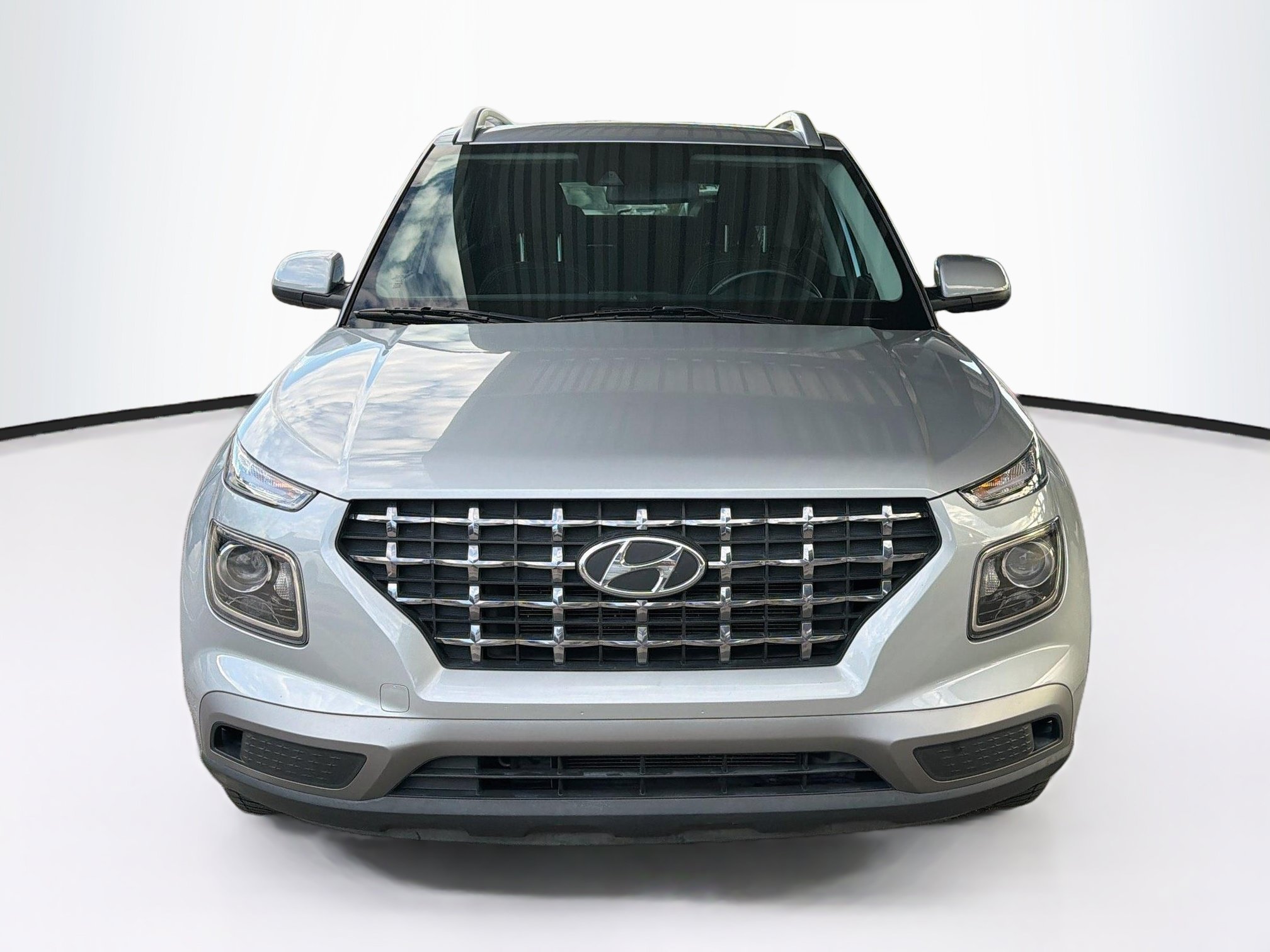 Used 2022 Hyundai Venue SEL w/ Cargo Package FWD image 2