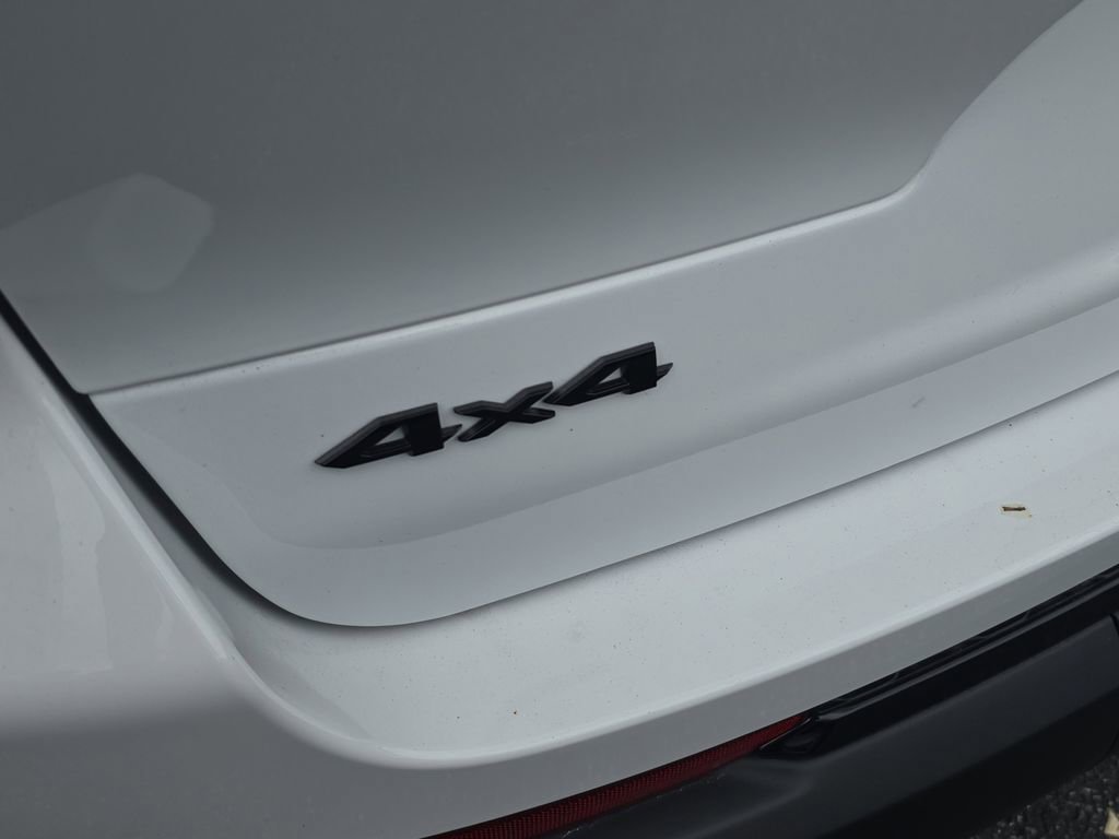 Used 2025 Jeep Grand Cherokee L Limited w/ Black Appearance Package image 5