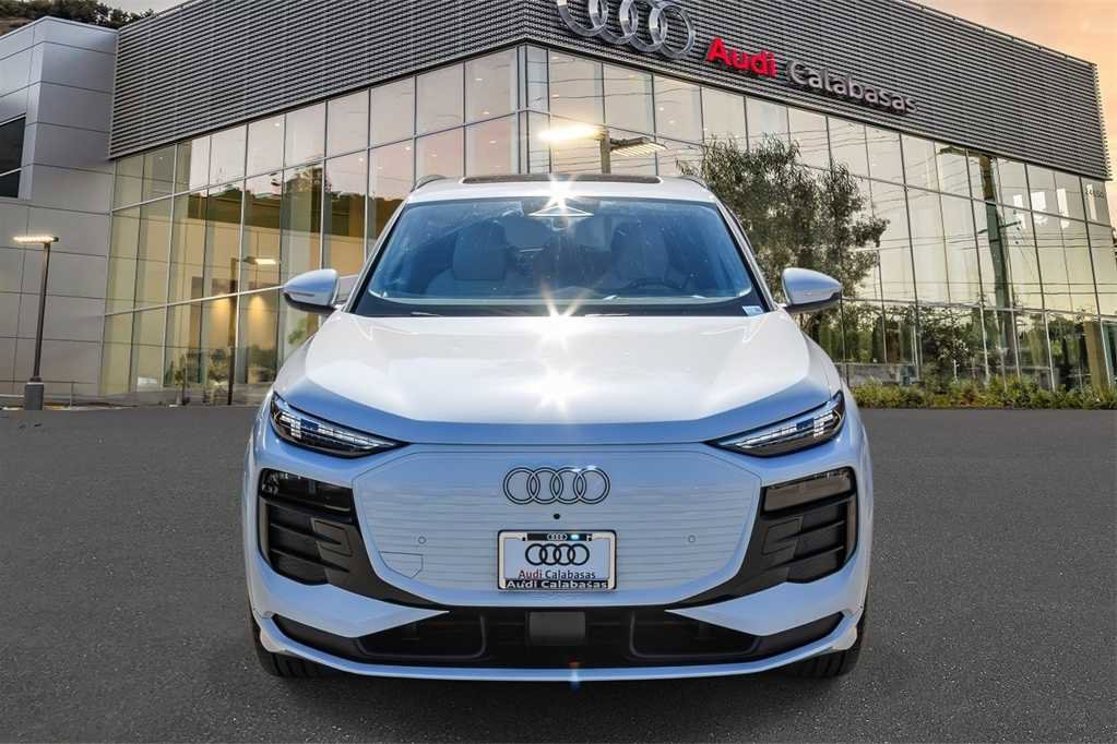 Used 2025 Audi Q6 e-tron Premium Plus image 6