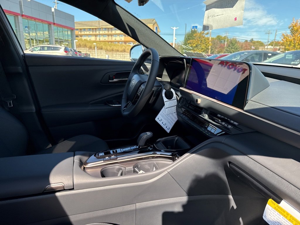 New 2025 Toyota Crown Signia image 6