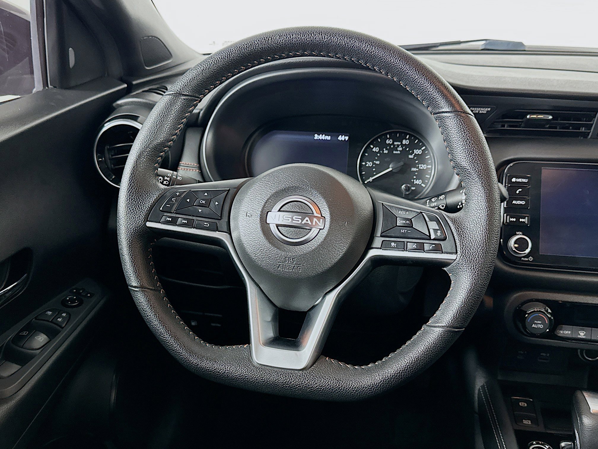 Used 2023 Nissan Kicks SR image 17