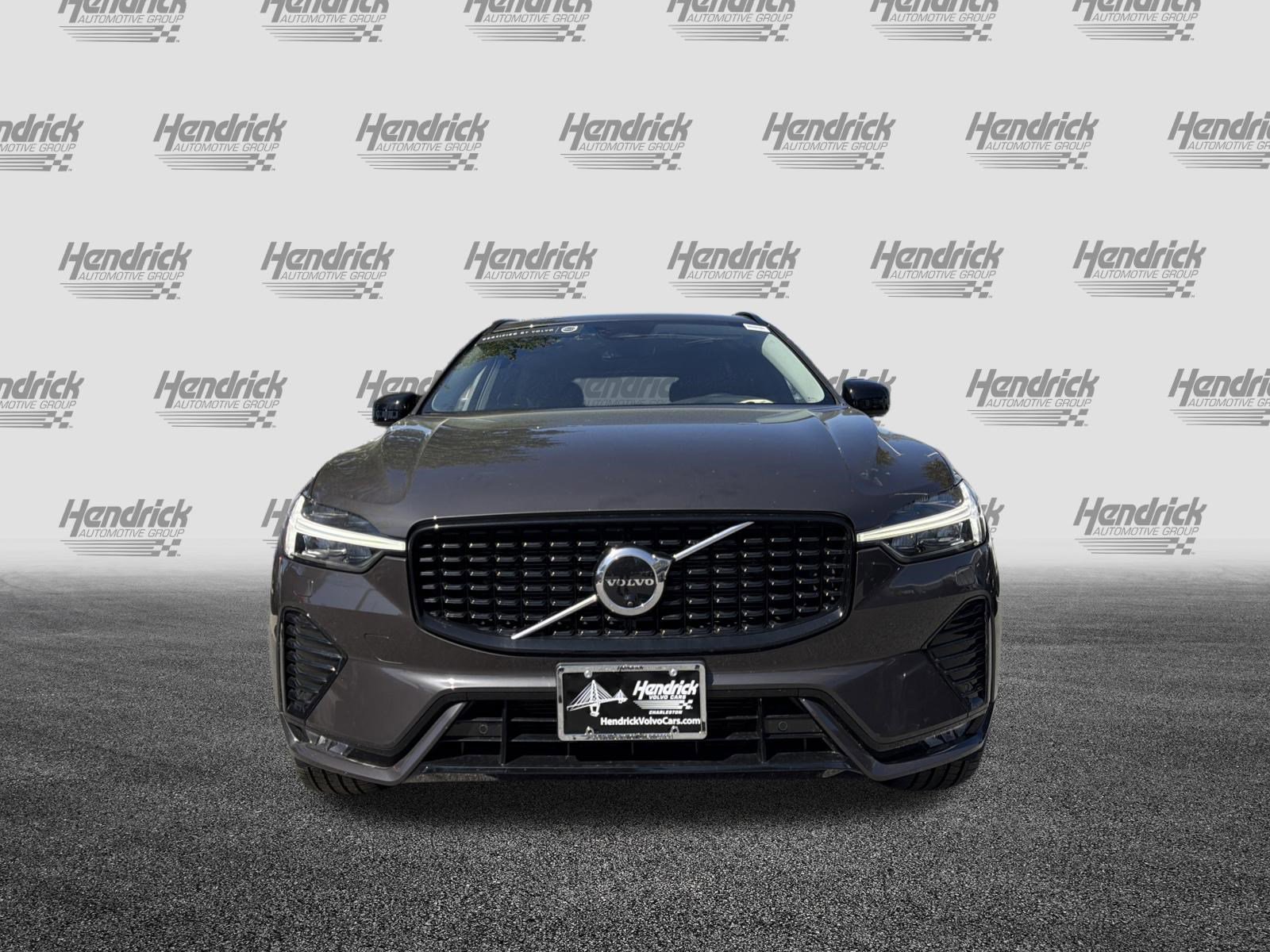 Certified 2025 Volvo XC60 B5 Plus image 3