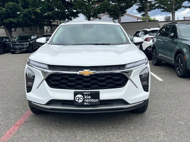 Used 2025 Chevrolet Trax LT FWD image 3