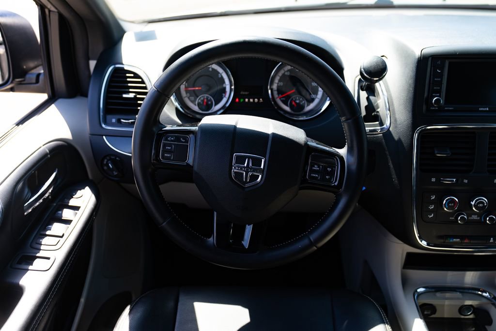 Used 2019 Dodge Grand Caravan SXT FWD image 11