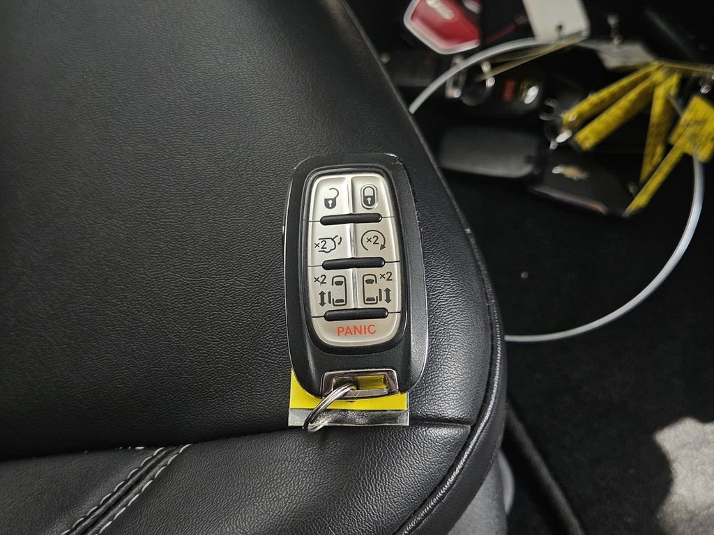 Used 2024 Chrysler Pacifica Select image 38