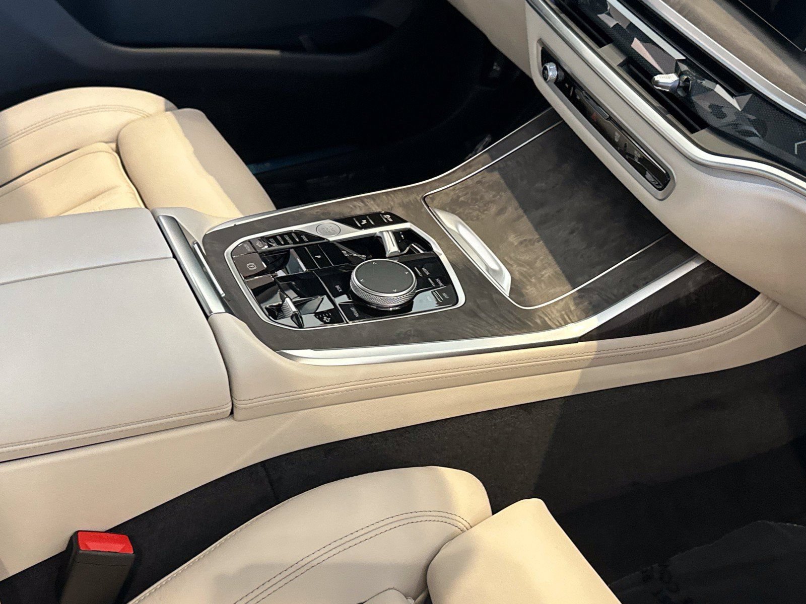 New 2027 BMW X7 xDrive40i w/ Premium Package AWD/4WD image 27