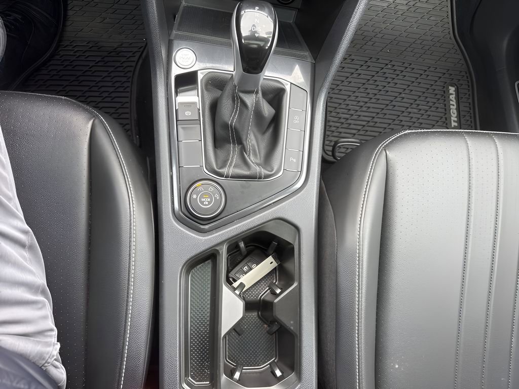 Used 2024 Volkswagen Tiguan SE R-Line AWD/4WD image 17
