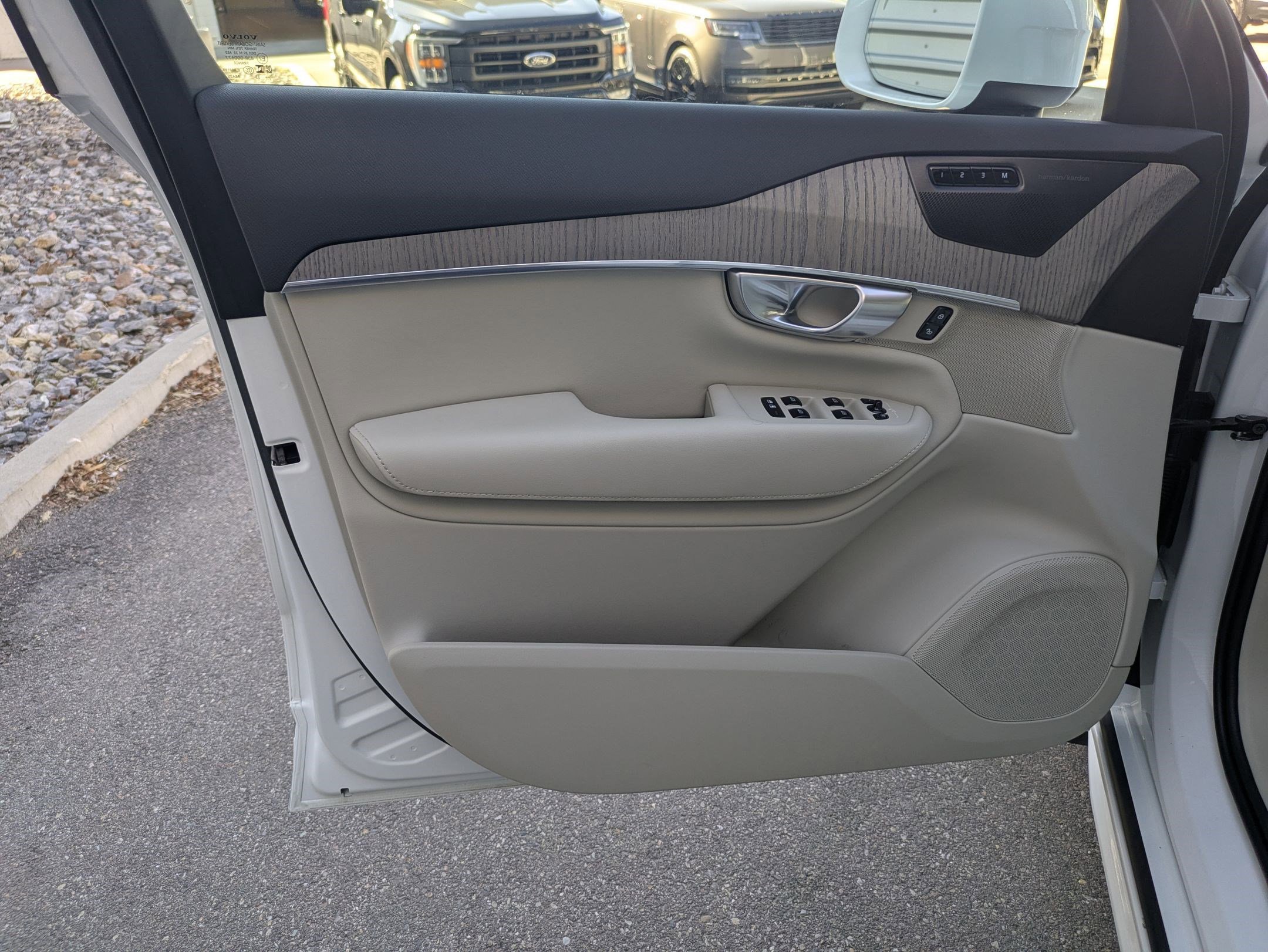 Used 2024 Volvo XC90 T8 Plus w/ Protection Package Premier image 10