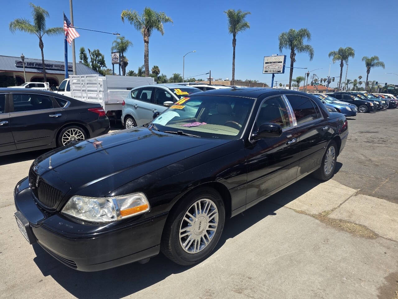 Used 2006 Lincoln Town Car Designer Series RWD image 4