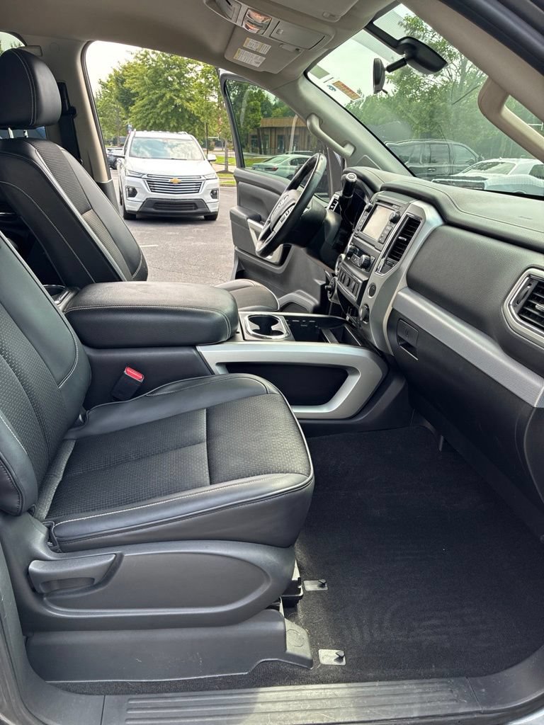 Used 2017 Nissan Titan PRO-4X AWD/4WD image 15