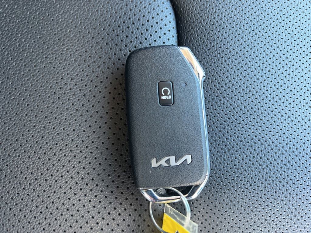 Certified 2025 Kia Sportage EX image 25