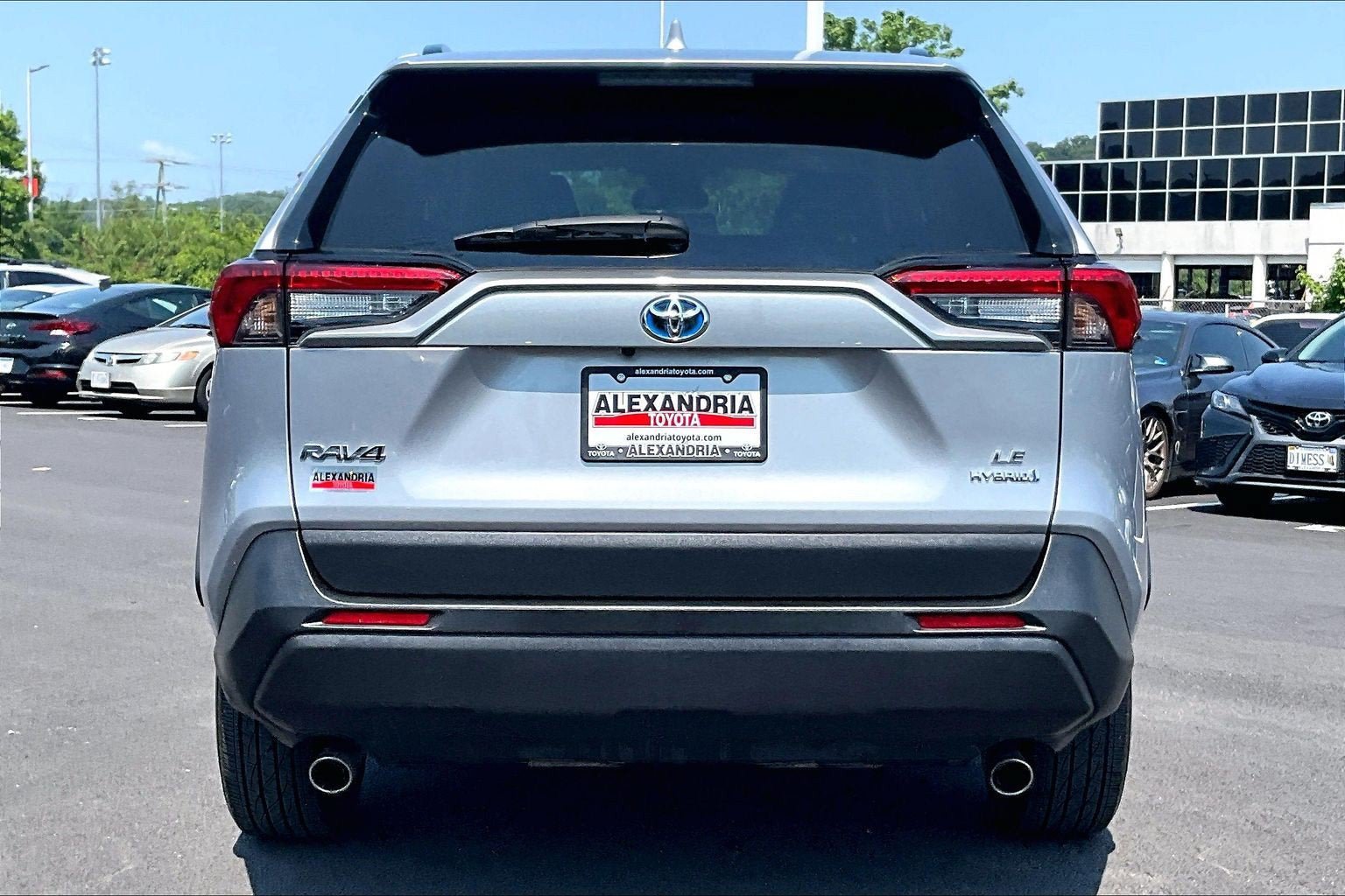 Used 2023 Toyota RAV4 LE AWD/4WD image 4