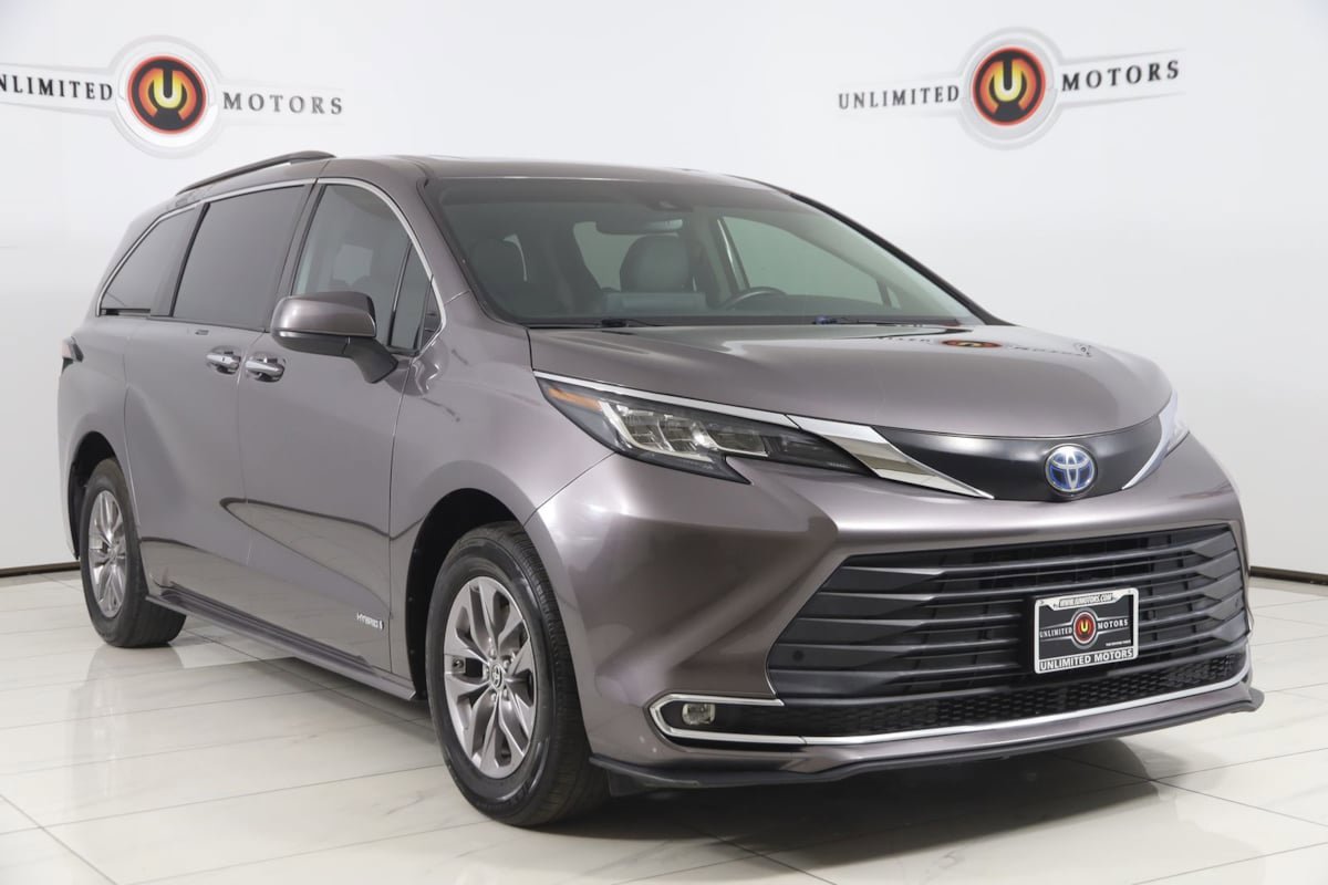 Used 2021 Toyota Sienna XLE FWD image 21