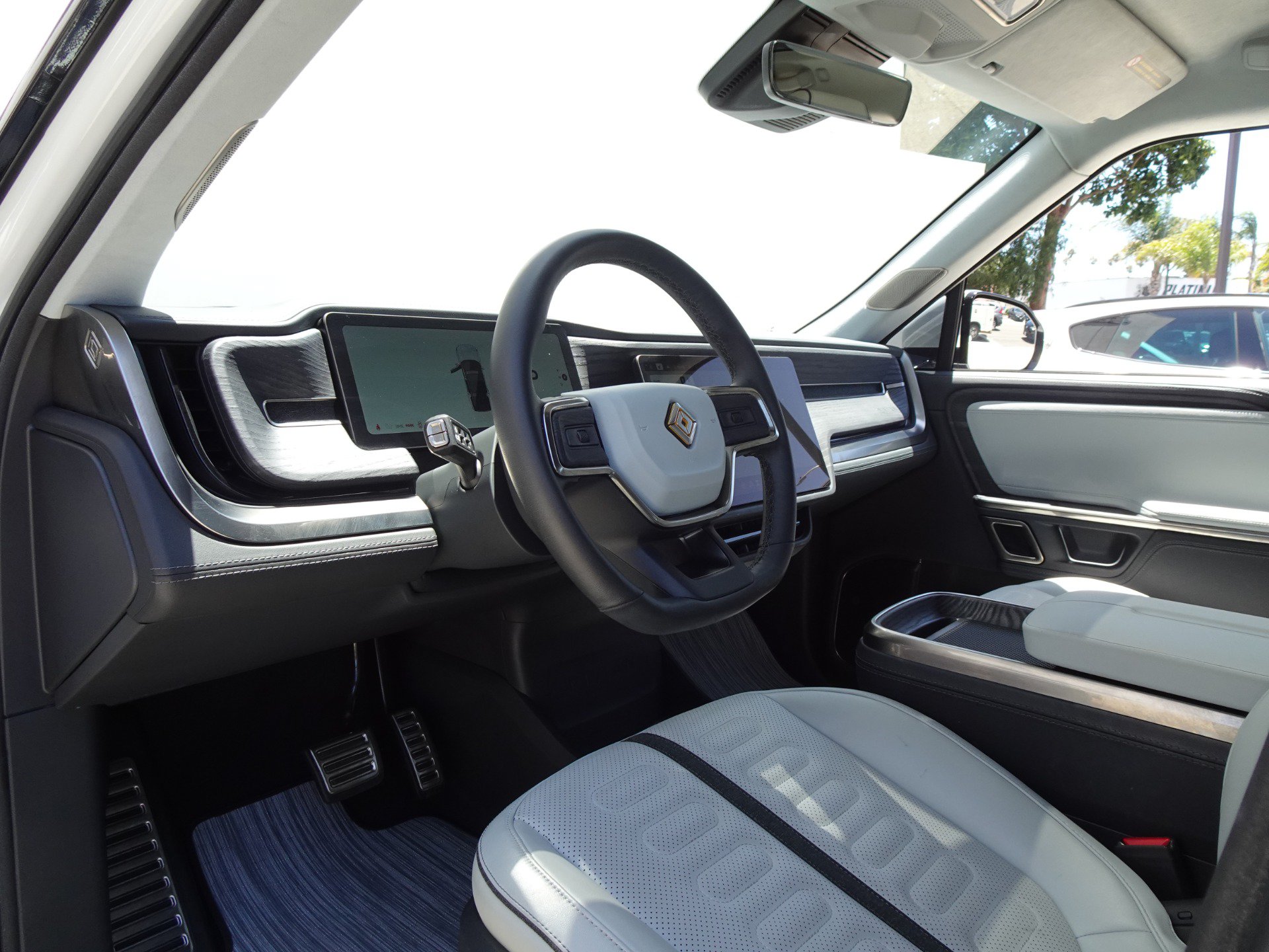Used 2024 Rivian R1S Adventure AWD/4WD image 11