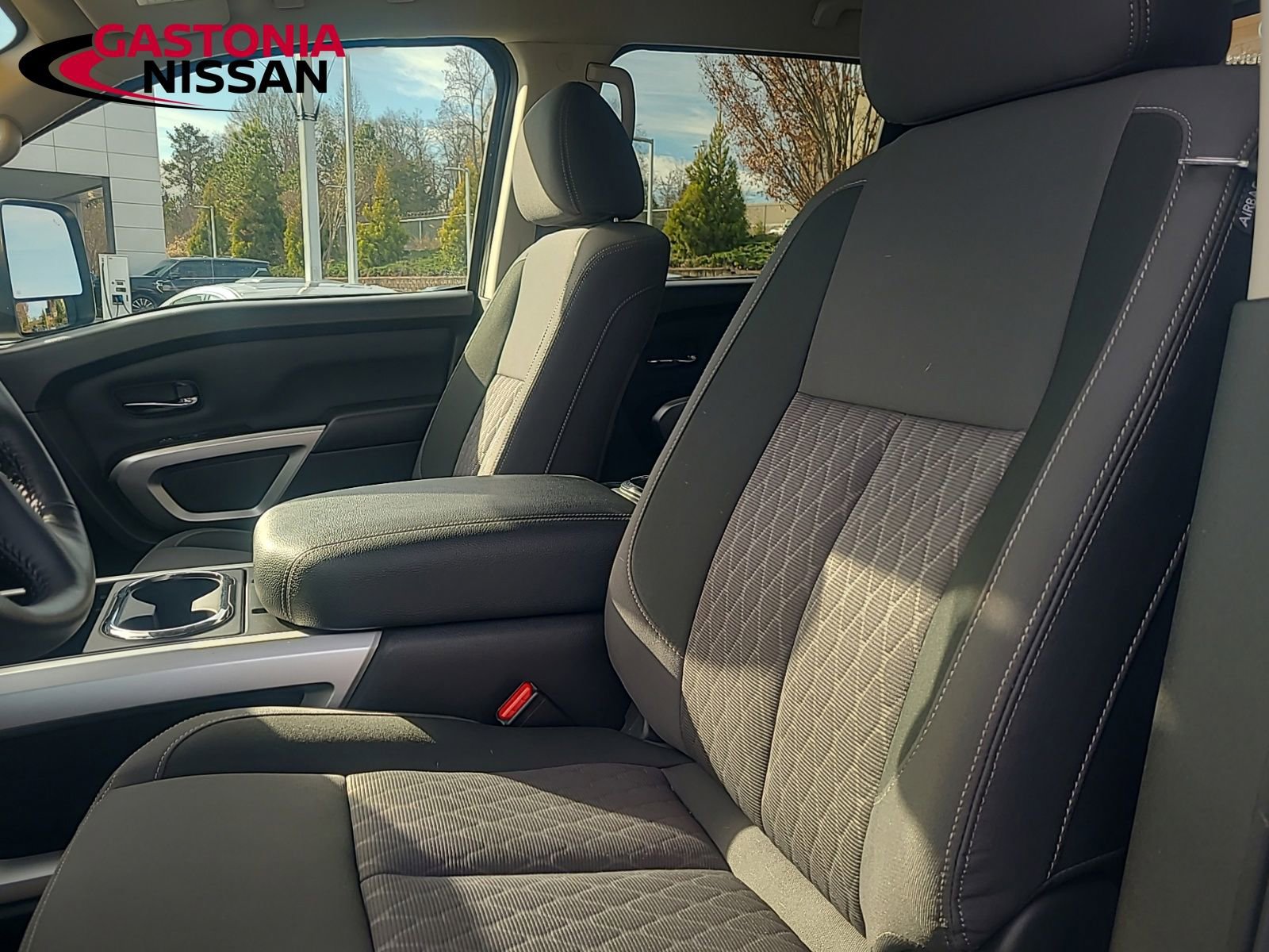 Used 2024 Nissan Titan SV w/ SV Convenience Package image 36