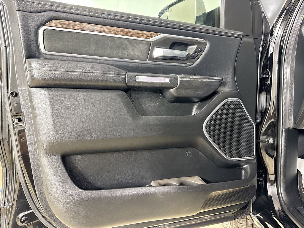 Used 2019 RAM 1500 Laramie AWD/4WD image 11