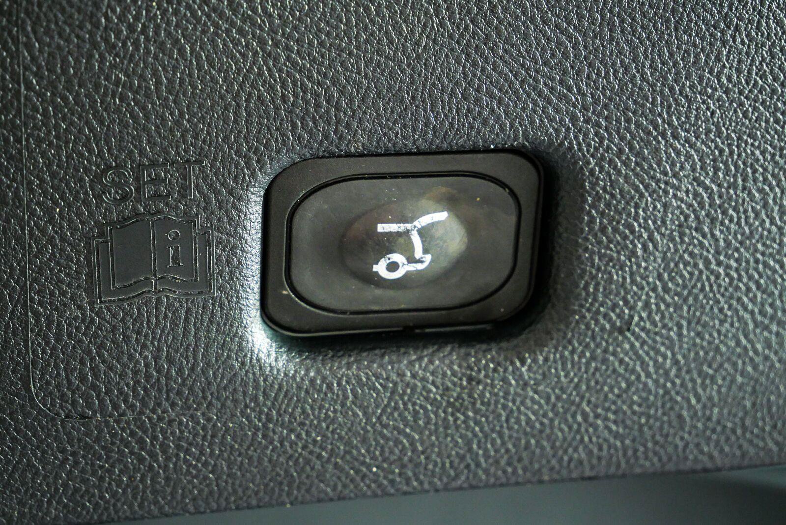 Used 2018 Lincoln MKX Reserve w/ Lincoln MKX Climate Package FWD image 33
